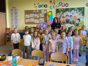 Spotkanie dzierżoniowskiej Policji z pierwszoklasistami dzierżoniowskiej „Jedynki”