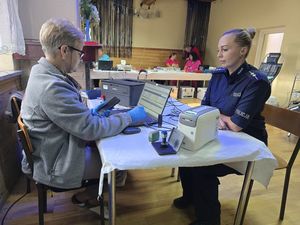 Dar krwi darem życia – dzierżoniowscy policjanci uczcili jubileusz stu lat kobiet w Policji