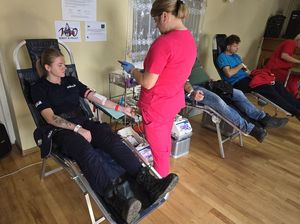 Dar krwi darem życia – dzierżoniowscy policjanci uczcili jubileusz stu lat kobiet w Policji