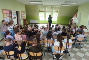 Policjanci z Dzierżoniowa odwiedzili dzieci w Tuszynie