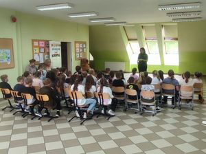 Policjanci z Dzierżoniowa odwiedzili dzieci w Tuszynie