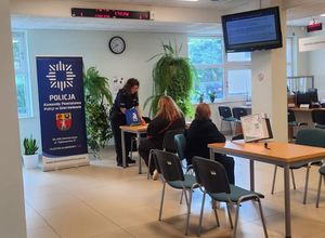 „Świadome decyzje – bezpieczny senior” w Dzierżoniowie. Policja i ZUS wspólnie dla osób starszych