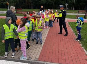 Policjanci z Dzierżoniowa uczą najmłodszych zasad bezpieczeństwa na drodze