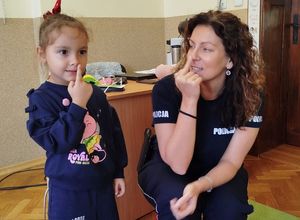 Policjantka odwiedziła najmłodszych mieszkańców Dzierżoniowa