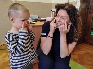 Policjantka odwiedziła najmłodszych mieszkańców Dzierżoniowa