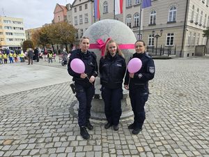 Policjantki z Dzierżoniowa wzięły udział w happeningu „Różowa Wstążeczka”