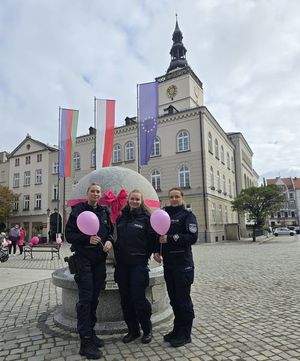 Policjantki z Dzierżoniowa wzięły udział w happeningu „Różowa Wstążeczka”