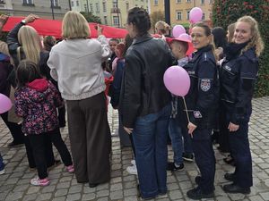 Policjantki z Dzierżoniowa wzięły udział w happeningu „Różowa Wstążeczka”