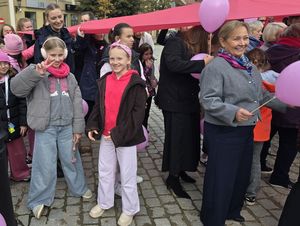 Policjantki z Dzierżoniowa wzięły udział w happeningu „Różowa Wstążeczka”