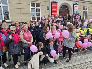 Policjantki z Dzierżoniowa wzięły udział w happeningu „Różowa Wstążeczka”