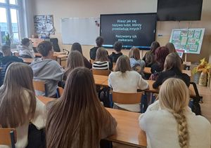 Policjantka z Dzierżoniowa prowadzi cykl spotkań profilaktycznych z młodzieżą