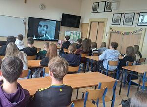 Policjantka z Dzierżoniowa prowadzi cykl spotkań profilaktycznych z młodzieżą