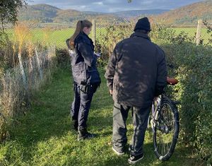 Policjanci z Posterunku Policji w Pieszycach kontrolują miejsca przebywania osób bezdomnych