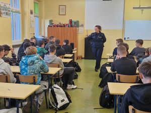 Spotkania profilaktyczne o odpowiedzialności prawnej nieletnich w Zespole Szkół nr 1 w Dzierżoniowie