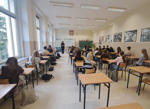Uczniowie z dzierżoniowskiego I Liceum Ogólnokształcącego zakończyli cykl spotkań z policjantką