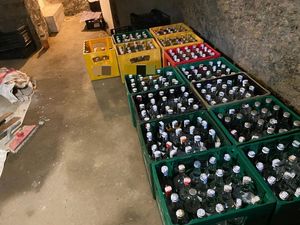 Policjanci z Dzierżoniowa ujawnili nielegalny alkohol i środki odurzające