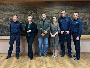 Młodzież z regionu sprawdzała swoją wiedzę o Policji – XXVII edycja konkursu „Razem Bezpieczniej” w Bielawie