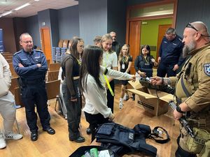 Młodzież z regionu sprawdzała swoją wiedzę o Policji – XXVII edycja konkursu „Razem Bezpieczniej” w Bielawie