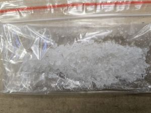 Kryminalni z Dzierżoniowa kolejny raz uderzają w narkobiznes – 20-latek z Piławy Górnej zatrzymany z dużą ilością narkotyków