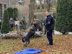 Policjanci powiatu dzierżoniowskiego z wizytą w Specjalnym Ośrodku Szkolno-Wychowawczym w Piławie Górnej