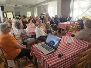 Debata społeczna z udziałem służb mundurowych i instytucji lokalnych w Dziennym Domu Senior+