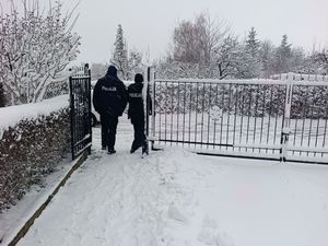 Policjanci z Piławy Górnej prowadzą działania w ramach Akcji Zima – wsparcie osób bezdomnych i potrzebujących opieki