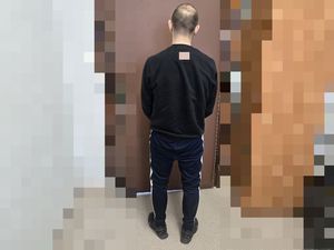 Agresywni sprawcy pobicia zatrzymani dzięki szybkiej reakcji policjantów