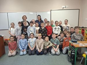 Policjantka z Dzierżoniowa przypominała uczniom o bezpieczeństwie przed feriami zimowymi