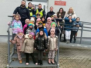 Policyjne spotkania z dziećmi i młodzieżą w związku ze zbliżającymi się feriami zimowymi