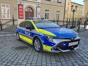Nowe radiowozy dla dzierżoniowskiej Policji dzięki wsparciu samorządów