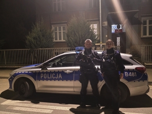 Szybka i zdecydowana reakcja policjantów podczas pożaru w Bielawie