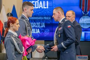 17 dolnośląskich policjantów wyróżnionych odznaką imienia podkomisarza Policji Andrzeja Struja