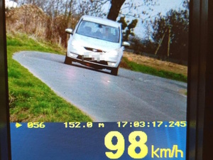 Działania „Prędkość” na terenie powiatu dzierżoniowskiego – liczne wykroczenia i zatrzymane prawo jazdy