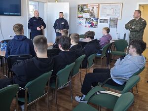 Kwalifikacja wojskowa okazją do rozmów o służbie – Policja zachęca młodych do wstąpienia w swoje szeregi