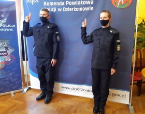 Policjanci wypowiadają słowa ślubowania