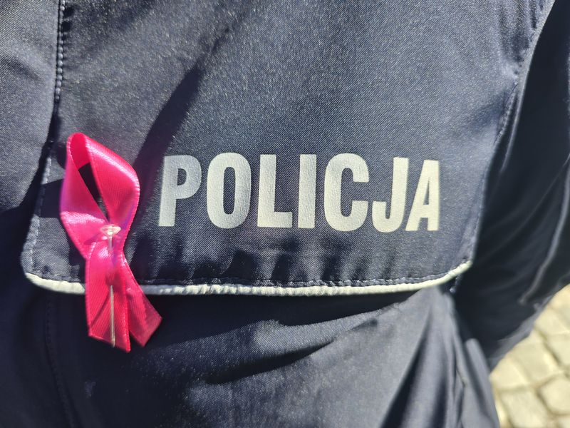 Policjantki z powiatu dzierżoniowskiego w happeningu „Różowa Wstążeczka”